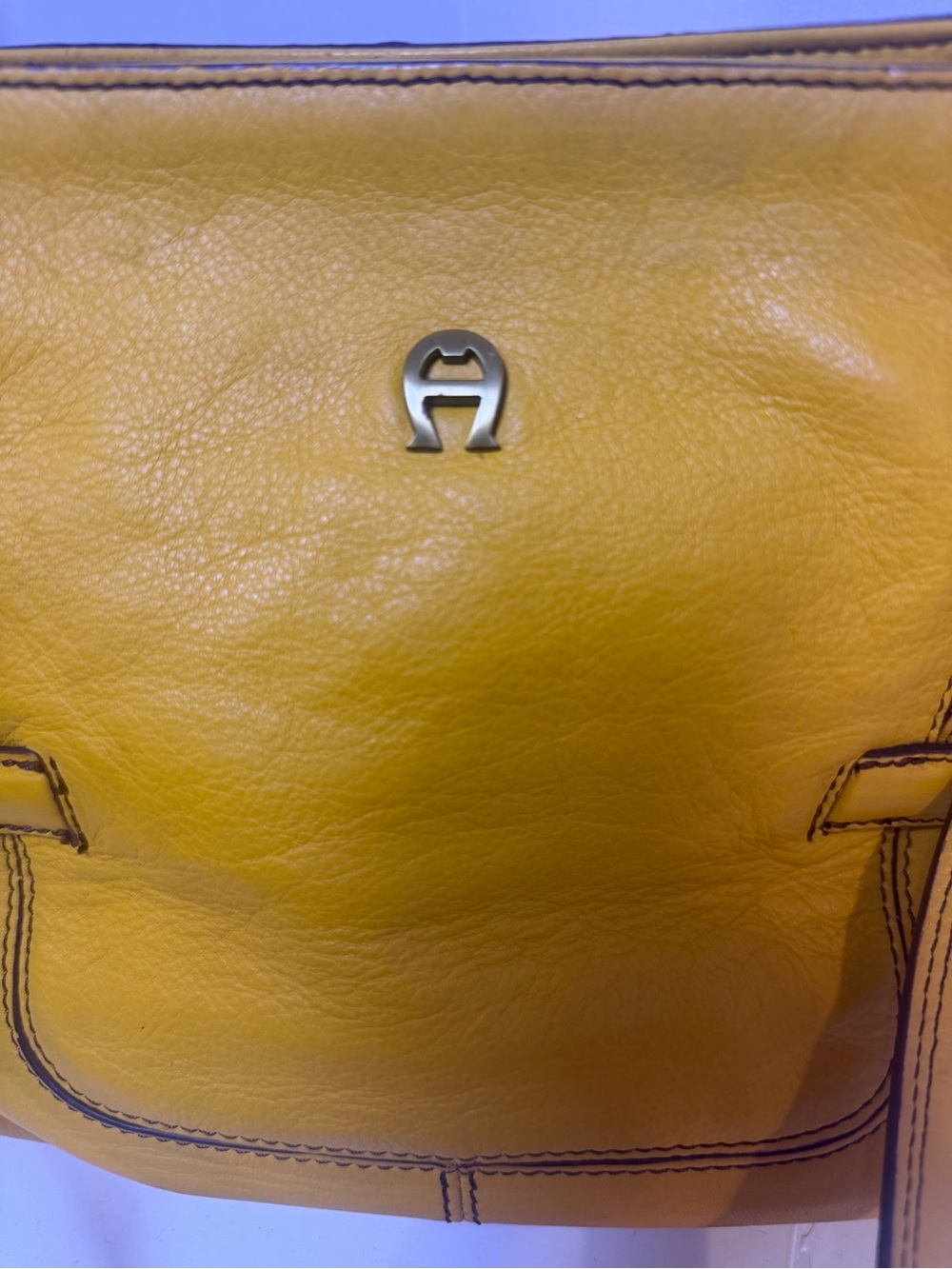 Vintage Etienne Aigner Mustard Yellow Leather Shoulder Bag with Aigner Hardware - Picture 10 of 11